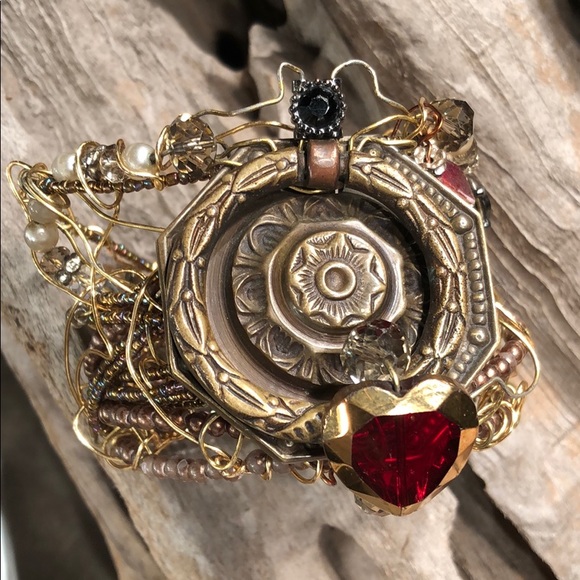 Pirates cuff from Pirates of the Caribbean 4 - Picture 2 of 4